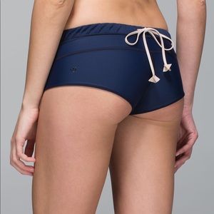 Lululemon surf and sand boy shorts Navy NWOT